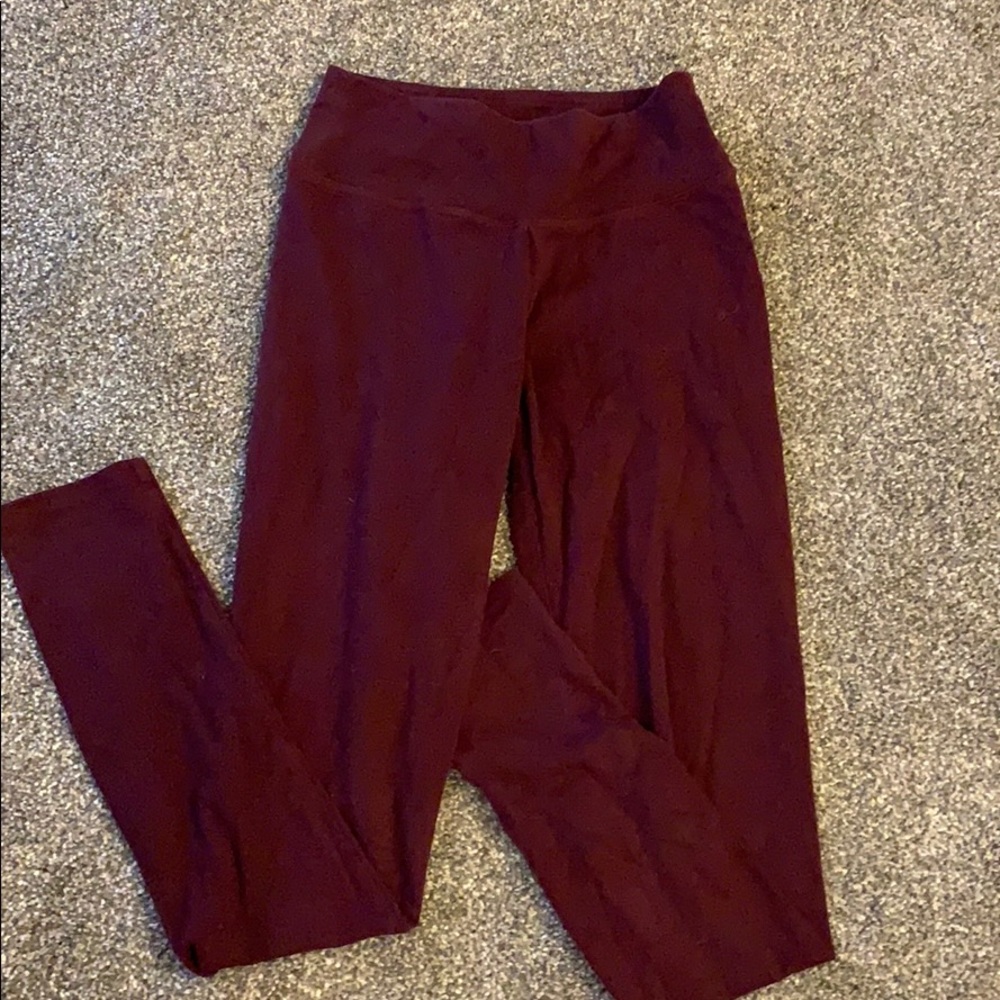 Super soft maroon aerie leggings!